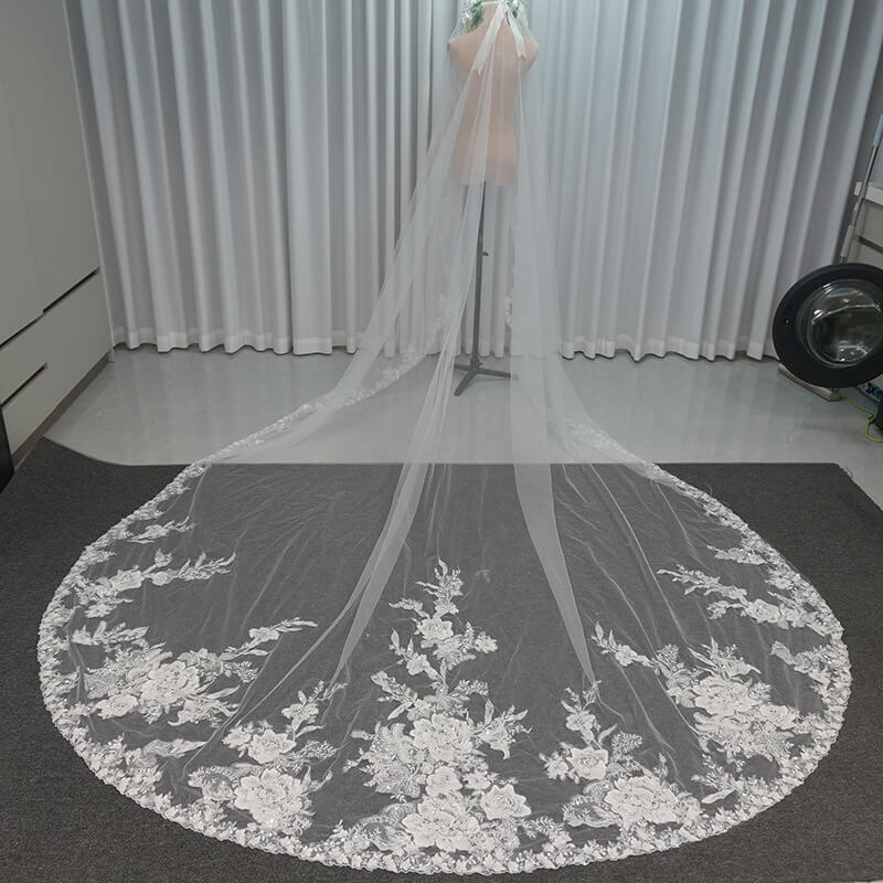 New Design White Wedding Veil with Beaded Lace Floral Appliqués