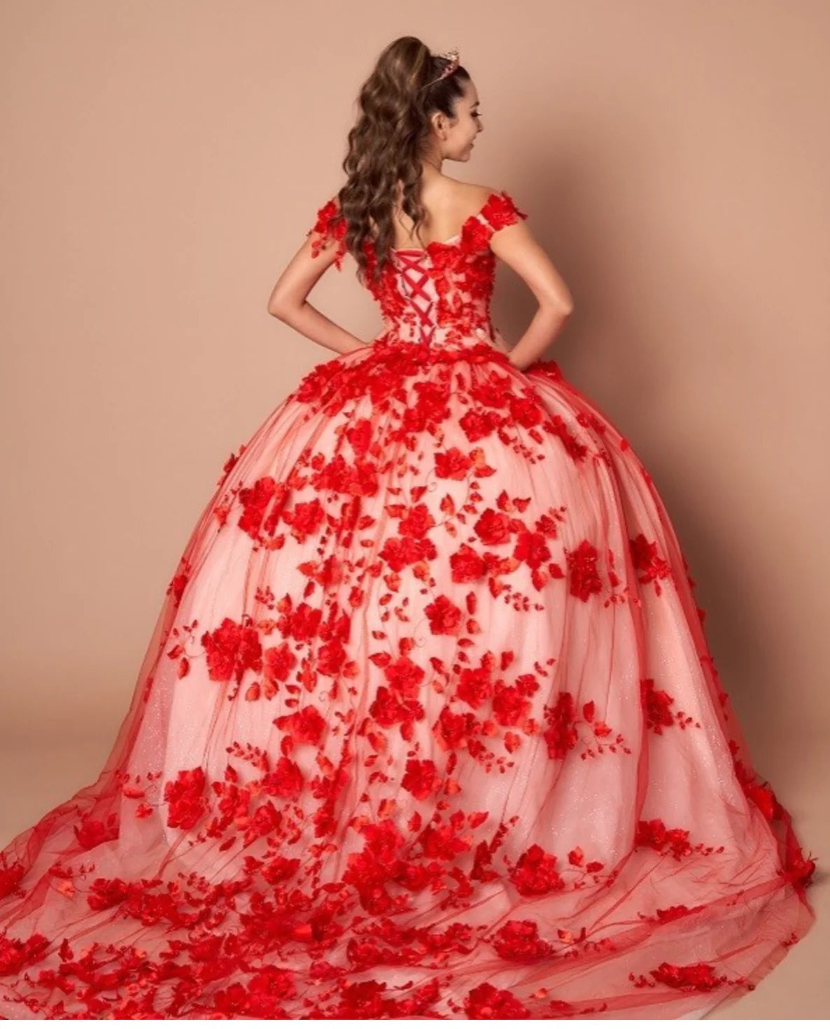 Vestidos de quinceañera con encaje rojo y flores 3D hechos a medida 2025 con hombros descubiertos