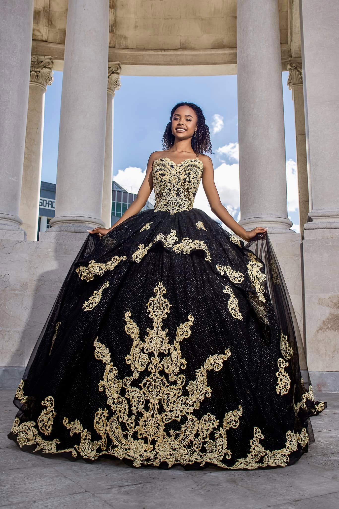 Sequin Ball Gowns Strapless Black Gold Quinceanera Dresses for Sweet 16