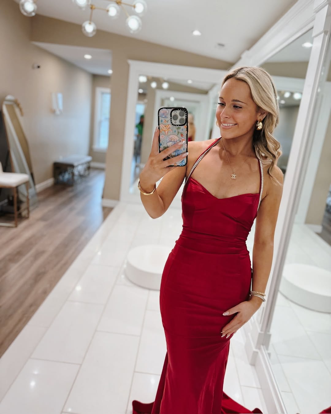 Vestido de fiesta sexy de satén con cuello halter verde esmeralda y cuentas