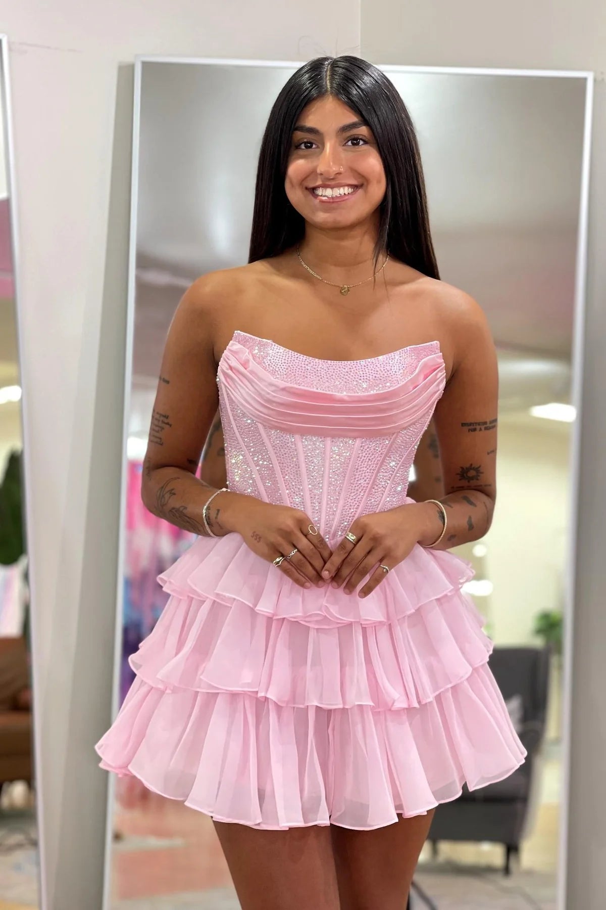 Vestido de fiesta amarillo brillante con corsé corto y volantes en forma de A con cuentas