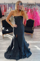 Vestido formal de sirena de satén sin tirantes color rosa con volantes para fiesta