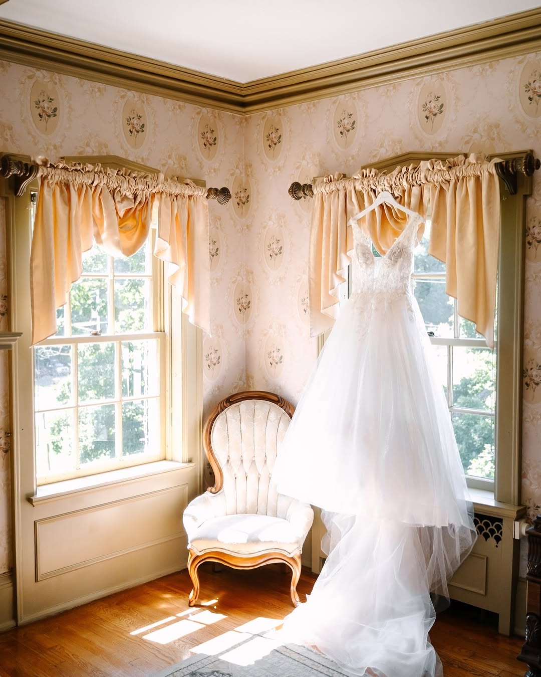 Unique Garden Wedding Dress Lace V Neck A-Line Beach Bridal Gown