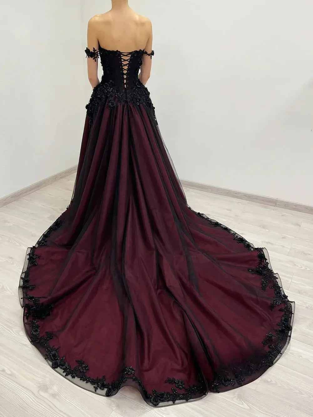 V Neck Black Burgundy Gothic Wedding Dress with Flowers Applique