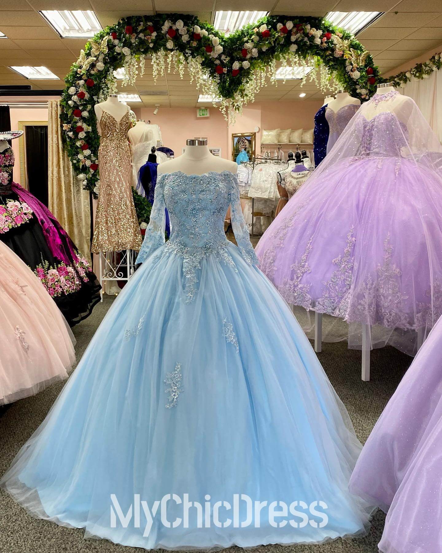 Vintage Lace Sky Blue Quinceanera Dresses Off the Shoulder Long Sleeves