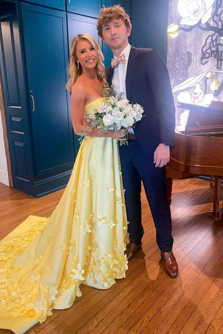 Vestidos de fiesta de sirena rojos baratos Vestido formal de satén sin tirantes con flores