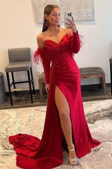 Preciosos vestidos de fiesta largos rojos con forma de corazón, plumas 2024 con mangas desmontables