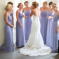 Vestidos de dama de honor color lavanda plisados ​​simples Vestido largo de invitados de boda con cuello en V