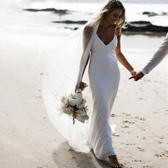 Vestidos de novia minimalistas de playa de sirena con tirantes finos y cuello en V simples