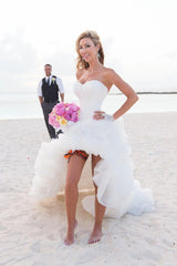 Preciosos vestidos de novia cortos blancos de playa, vestidos de novia con corsé favorecedores bajos