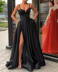 Una línea de vestidos de fiesta negros 2024 Vestidos de noche largos Tirantes finos