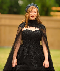 2024 Vestidos de novia negros Apliques de cristales Capa de tul Ropa de novia