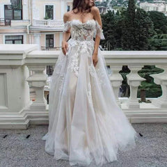 Vestidos de novia de encaje bohemio Vestido de cola de barrido con apliques de ilusión de tul