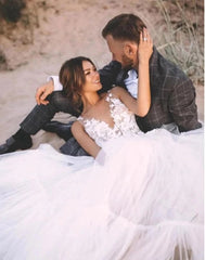 Vestidos de novia con apliques de encaje y cuello en V Vestido de novia con falda de tul en capas