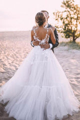 Vestidos de novia con apliques de encaje y cuello en V Vestido de novia con falda de tul en capas