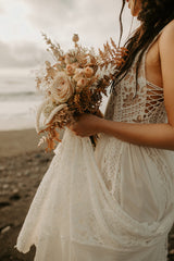 Vestidos de novia bohemios simples Vestidos largos de playa con cuello en V de encaje